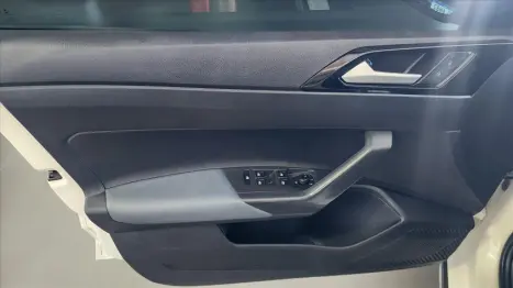 VOLKSWAGEN Nivus 1.0 4P FLEX 200 TSI HIGHLINE TURBO AUTOM�TICO, Foto 9