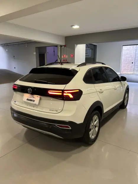 VOLKSWAGEN Nivus 1.0 4P FLEX 200 TSI COMFORTLINE TURBO AUTOM�TICO, Foto 4