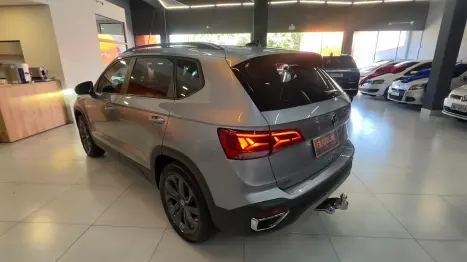 VOLKSWAGEN Taos 1.4 16V 4P FLEX 250 TSI COMFORTLINE AUTOM�TICO, Foto 8