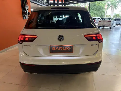 VOLKSWAGEN Tiguan 1.4 250 TSI TOTAL FLEX ALLSPACE COMFORTLINE TURBO AUTOM�TICO TIPTRONIC, Foto 4