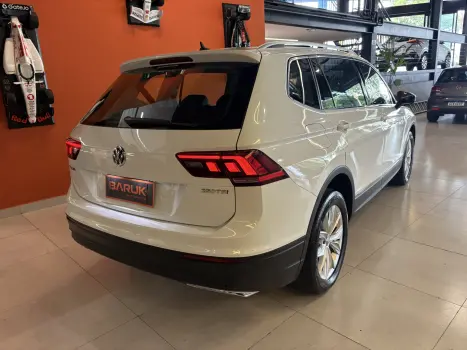VOLKSWAGEN Tiguan 1.4 250 TSI TOTAL FLEX ALLSPACE COMFORTLINE TURBO AUTOM�TICO TIPTRONIC, Foto 5