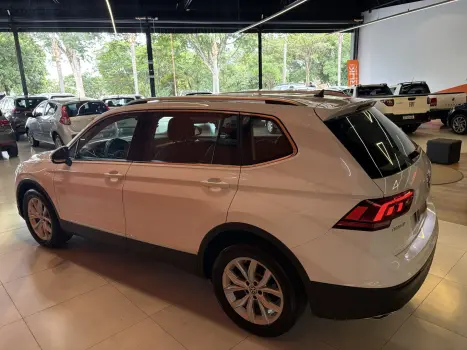VOLKSWAGEN Tiguan 1.4 250 TSI TOTAL FLEX ALLSPACE COMFORTLINE TURBO AUTOM�TICO TIPTRONIC, Foto 9