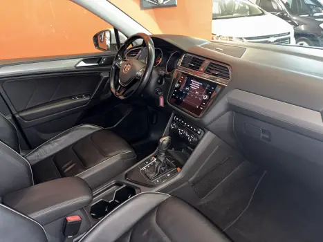 VOLKSWAGEN Tiguan 1.4 250 TSI TOTAL FLEX ALLSPACE COMFORTLINE TURBO AUTOM�TICO TIPTRONIC, Foto 10
