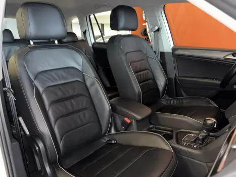 VOLKSWAGEN Tiguan 1.4 250 TSI TOTAL FLEX ALLSPACE COMFORTLINE TURBO AUTOM�TICO TIPTRONIC, Foto 11
