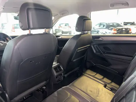 VOLKSWAGEN Tiguan 1.4 250 TSI TOTAL FLEX ALLSPACE COMFORTLINE TURBO AUTOM�TICO TIPTRONIC, Foto 13