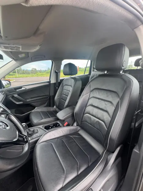 VOLKSWAGEN Tiguan 1.4 250 TSI TOTAL FLEX ALLSPACE COMFORTLINE TURBO AUTOM�TICO TIPTRONIC, Foto 8
