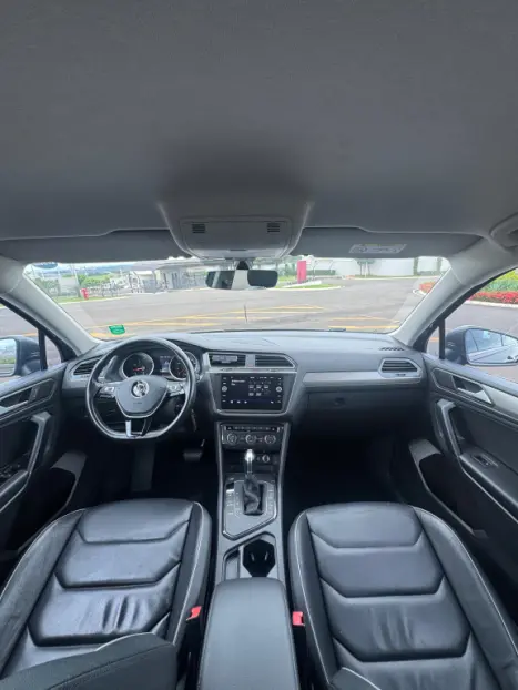 VOLKSWAGEN Tiguan 1.4 250 TSI TOTAL FLEX ALLSPACE COMFORTLINE TURBO AUTOM�TICO TIPTRONIC, Foto 9