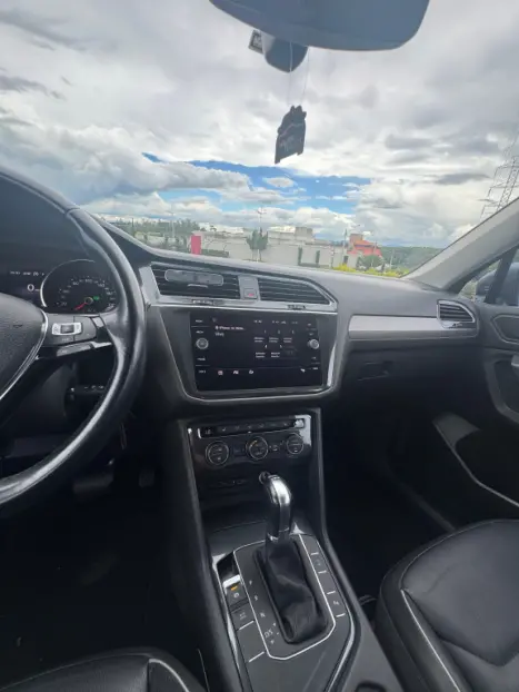 VOLKSWAGEN Tiguan 1.4 250 TSI TOTAL FLEX ALLSPACE COMFORTLINE TURBO AUTOM�TICO TIPTRONIC, Foto 10