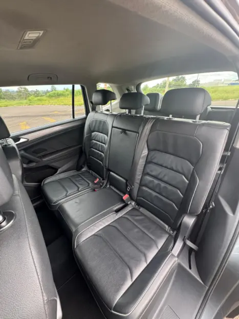 VOLKSWAGEN Tiguan 1.4 250 TSI TOTAL FLEX ALLSPACE COMFORTLINE TURBO AUTOM�TICO TIPTRONIC, Foto 12