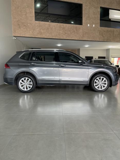 VOLKSWAGEN Tiguan 1.4 250 TSI TOTAL FLEX ALLSPACE COMFORTLINE TURBO AUTOM�TICO TIPTRONIC, Foto 4