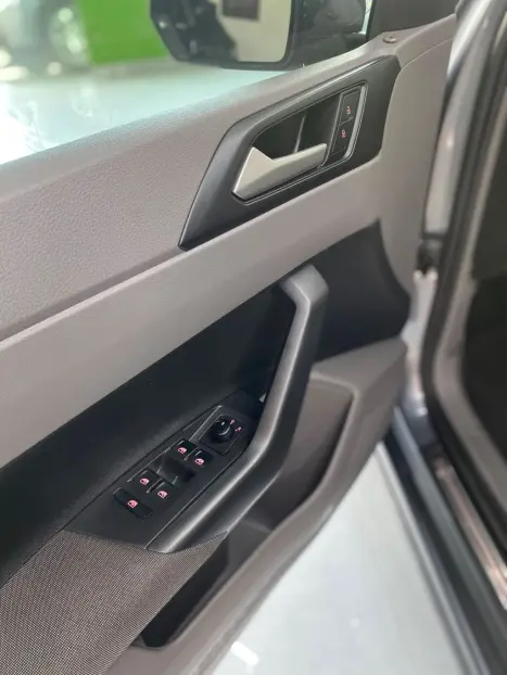 VOLKSWAGEN Virtus 1.0 4P 200 TSI FLEX COMFORTLINE AUTOM�TICO, Foto 13