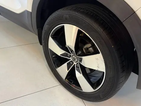 VOLVO XC40 2.0 16V 4P T5 TURBO MOMENTUM AWD GEARTRONIC AUTOM�TICO, Foto 17
