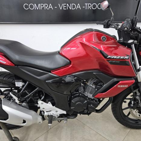 YAMAHA FZ 15 Fazer ABS, Foto 3