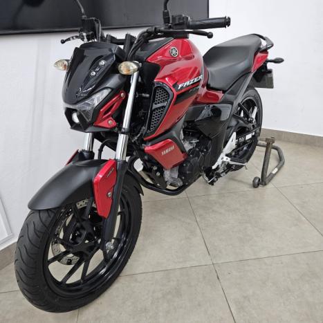 YAMAHA FZ 15 Fazer ABS, Foto 10