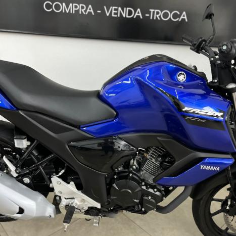 YAMAHA FZ 15 Fazer ABS, Foto 3