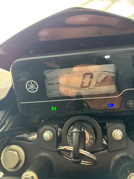 YAMAHA FZ 15 Fazer ABS, Foto 3