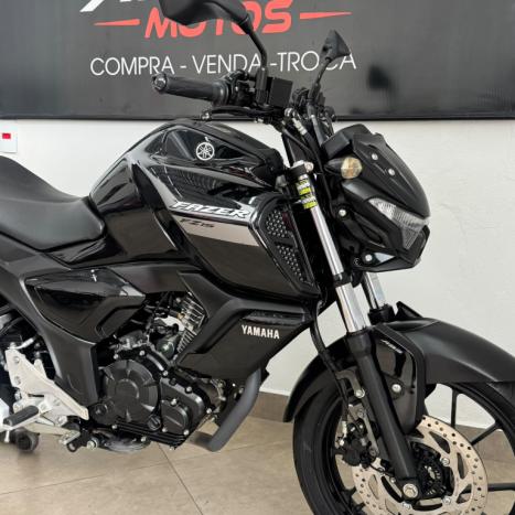 YAMAHA FZ 15 Fazer ABS, Foto 2