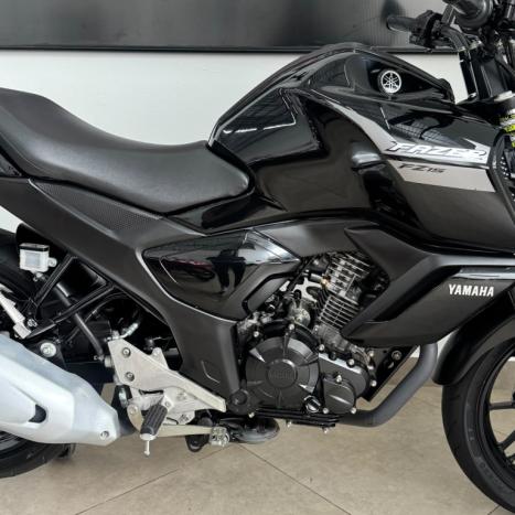 YAMAHA FZ 15 Fazer ABS, Foto 3