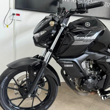 YAMAHA FZ 15 Fazer ABS, Foto 9