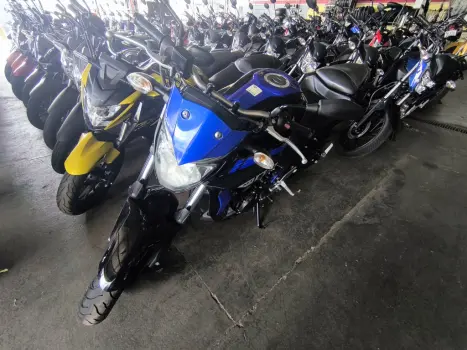 YAMAHA MT-03 300 ABS, Foto 1