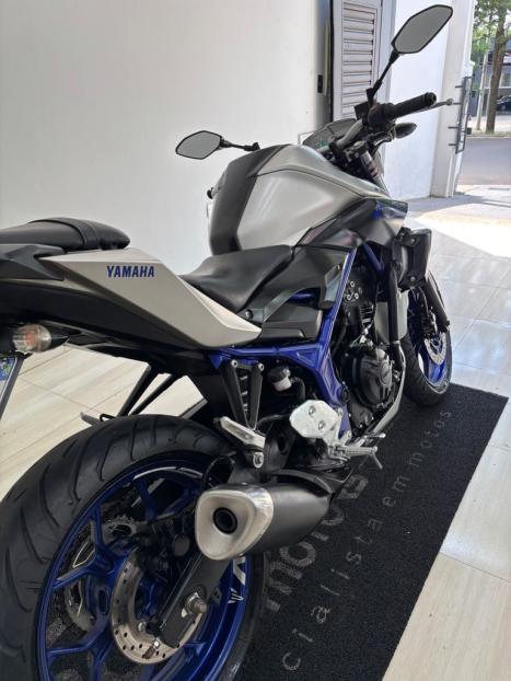YAMAHA MT-03 300 ABS, Foto 1