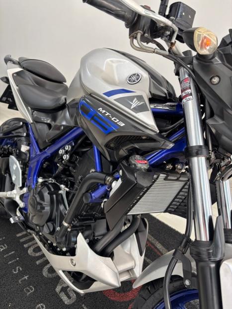 YAMAHA MT-03 300 ABS, Foto 4