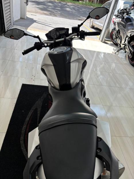 YAMAHA MT-03 300 ABS, Foto 5
