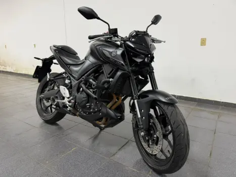 YAMAHA MT-03 300 ABS, Foto 3
