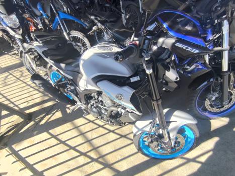 YAMAHA MT-03 300 ABS, Foto 2