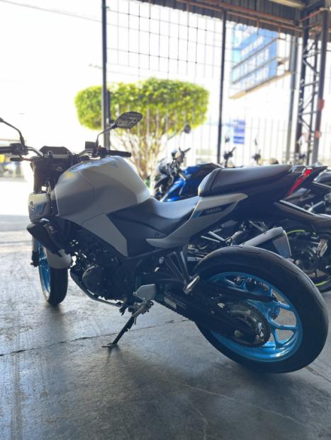 YAMAHA MT-03 300 ABS, Foto 3