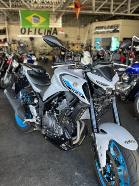 YAMAHA MT-03 300 ABS, Foto 4