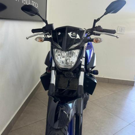 YAMAHA MT-03 300 ABS, Foto 10