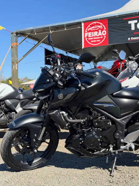 YAMAHA MT-03 300 ABS, Foto 9