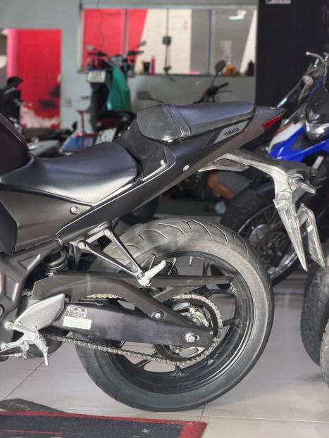 YAMAHA MT-03 300 ABS, Foto 10
