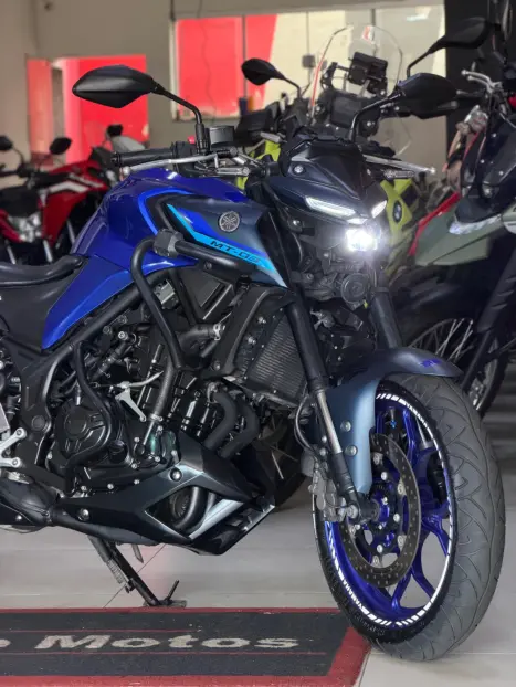 YAMAHA MT-03 300 ABS, Foto 2