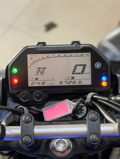 YAMAHA MT-03 300 ABS, Foto 12