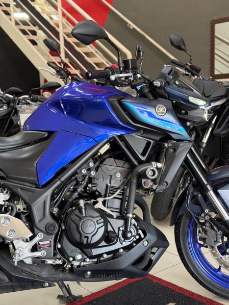YAMAHA MT-03 300 ABS, Foto 3