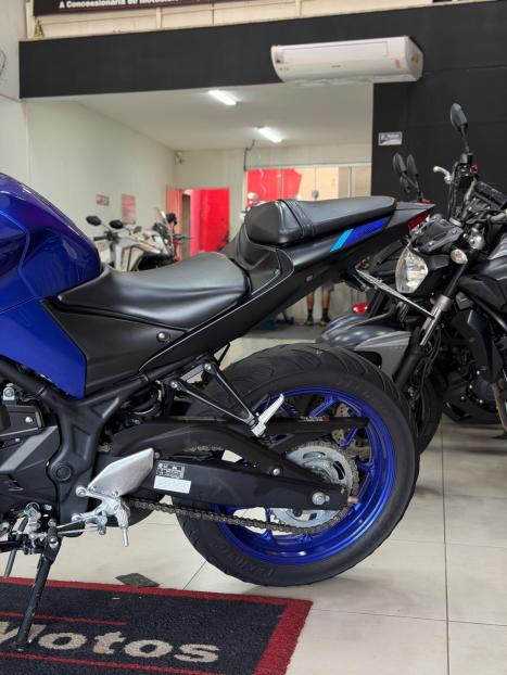 YAMAHA MT-03 300 ABS, Foto 10