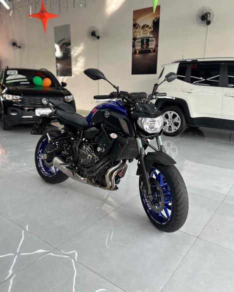 YAMAHA MT-07 700 ABS, Foto 1