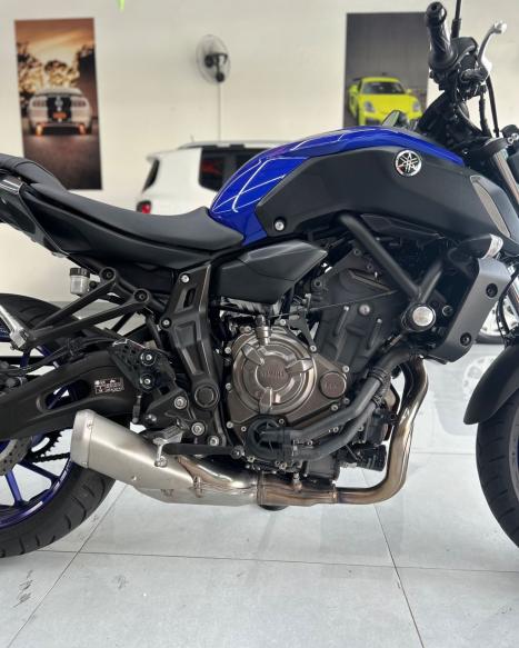 YAMAHA MT-07 700 ABS, Foto 3
