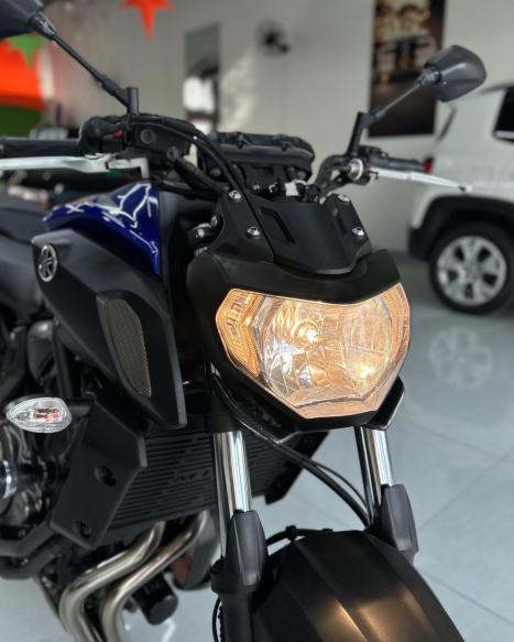 YAMAHA MT-07 700 ABS, Foto 6