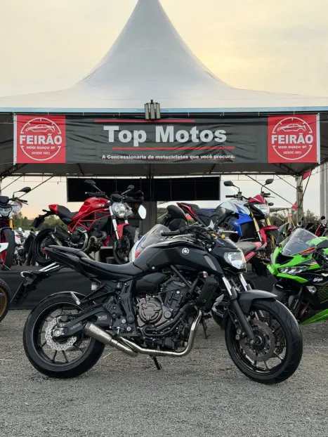 YAMAHA MT-07 700 ABS, Foto 1