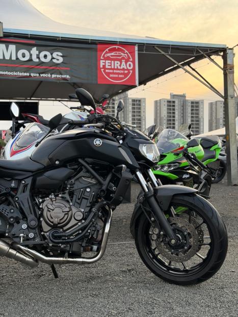 YAMAHA MT-07 700 ABS, Foto 3