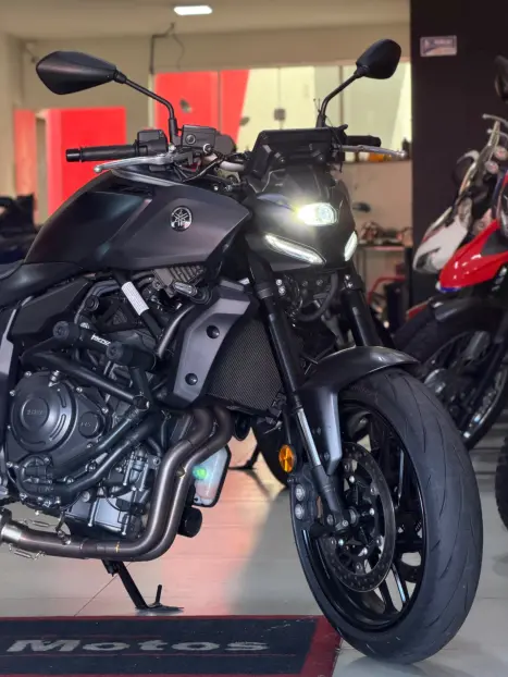 YAMAHA MT-07 700 ABS, Foto 2