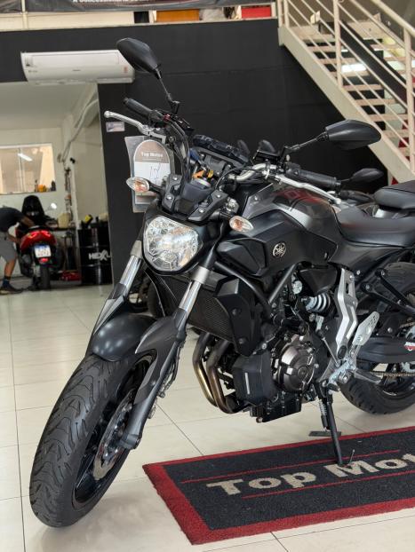 YAMAHA MT-07 700 ABS, Foto 22