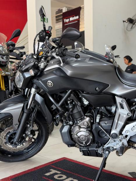 YAMAHA MT-07 700 ABS, Foto 23