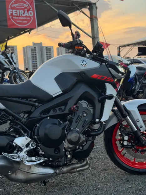 YAMAHA MT-09 850 ABS, Foto 3