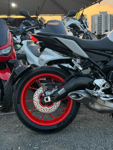 YAMAHA MT-09 850 ABS, Foto 4