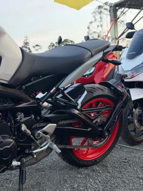 YAMAHA MT-09 850 ABS, Foto 8