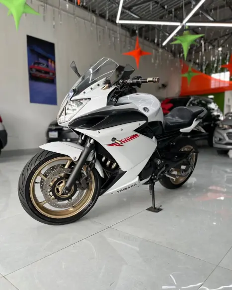YAMAHA XJ6 600 F, Foto 1